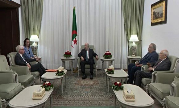 Le président de la République reçoit l'ambassadeur du Royaume-Uni de Grande-Bretagne et d'Irlande du Nord auprès de l'Algérie