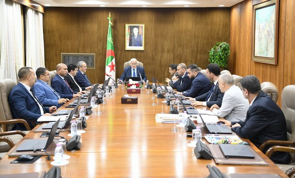 Le bureau de l'APN examine les amendements proposés au projet de loi sur l'exploitation des plages