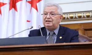 Le président du Conseil de la nation salue les politiques adoptées par le président de la République pour instaurer l'Etat de droit