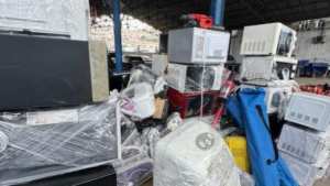 حجز كميات كبيرة من البضائع والسلع ذات الطابع التجاري بميناء سكيكدة