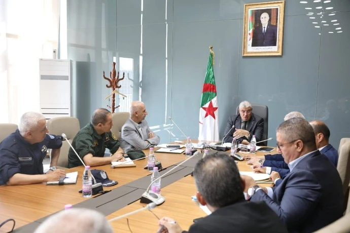 والي وهران يُشرف على تنصيب اللّجنة الولائية للتحضير لنهائيات البطولة الوطنية المدرسية للرياضات الجماعية