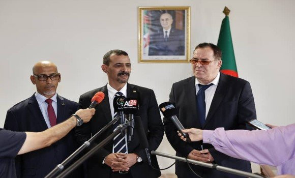 Meziane reçoit le ministre mauritanien de la Culture, des Arts, de la Communication et des Relations avec le Parlement