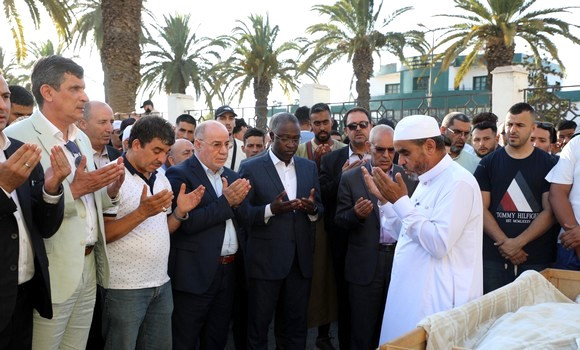 Accident au stade du 5 juillet: Chargée par le président de la République, une délégation ministérielle présente les condoléances aux familles des victimes