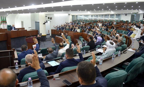 APN : adoption du projet de loi fixant les règles générales d'exploitation des plages