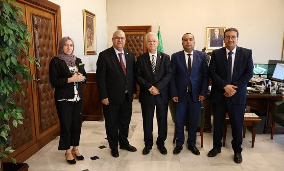 Réunions du Parlement arabe: Nasri préside une réunion avec la délégation participante