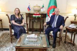 Le président du Conseil de la nation reçoit l'ambassadrice de la République de Slovénie en Algérie