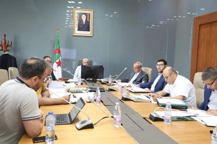 والي وهران يترأس اجتماع مجلس إدارة الوكالة الولائية للتسيير والتنظيم العقاريين الحضريين