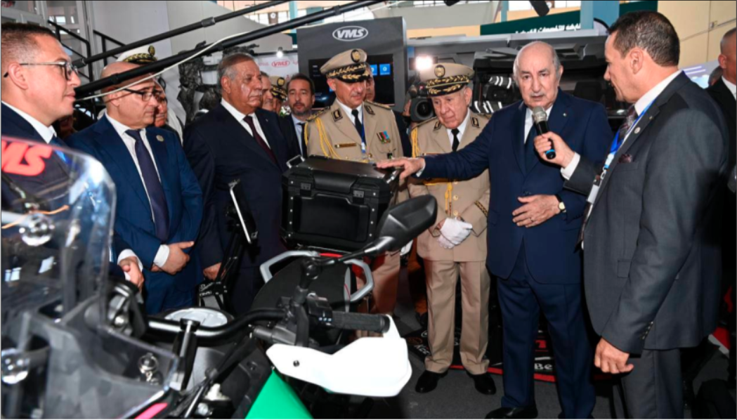 Les produits de l'industrie militaire, source de fierté et d'admiration pour les visiteurs