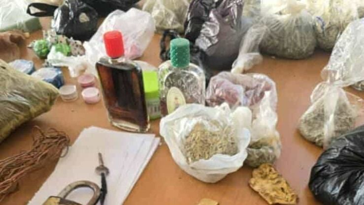 الإطاحة بـ 04 أشخاص من بينهم 03 نسوة متورطين في ممارسة السحر والشعوذة وتدنيس المصحف الشريف بباتنة