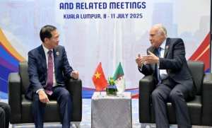 M Attaf s'entretient à Kuala Lumpur avec son homologue vietnamien   