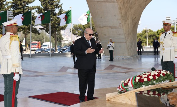 63e anniversaire du recouvrement de la souveraineté nationale : le président de la République se recueille à la mémoire des martyrs de la Révolution
