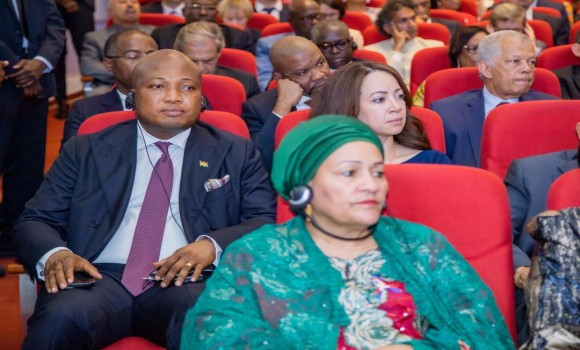 Représentant le président de la République, Mme Mansouri prend part aux  festivités du 50e anniversaire de l'indépendance du Cap-Vert