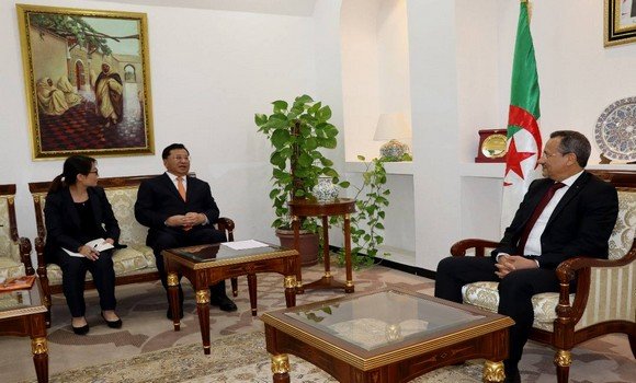 مشروع الخط المنجمي بشار-تندوف : رخرورخ يبحث تقدم الأشغال مع وفد من المجمع الصيني للسكك الحديدية