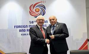 M. Attaf s'entretient à Kuala Lumpur avec son homologue uruguayen