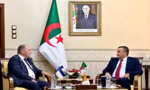 Zerrouki reçoit l'ambassadeur de la République de Finlande en Algérie
