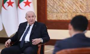 Le président de la République souligne l'importance de bâtir une économie affranchie de la dépendance aux hydrocarbures   