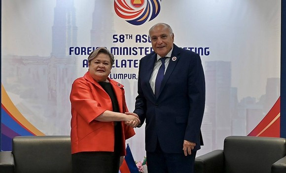 Attaf tient à Kuala Lumpur des entretiens bilatéraux avec son homologue philippine