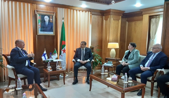 Arkab examine avec l'ambassadeur de la Finlande en Algérie, le renforcement de la coopération dans les énergies nouvelles et les mines