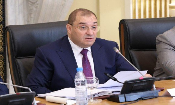 Conseil de la nation : le ministre de la Justice présente les lois relatives à la protection des personnes physiques et à la prévention du blanchiment d'argent devant la commission ad-hoc