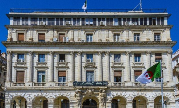 Nouveau droit de change pour voyager à l'étranger: les filiales de la Banque d'Algérie et des agences de 5 banques concernées par l'opération