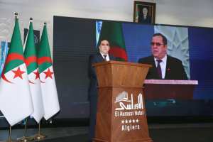 الرئيس يولي عناية خاصّة للغة العربية