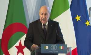 Le président de la République met en avant à Rome les performances de l'économie algérienne