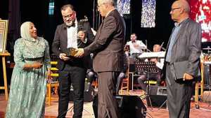 السهرة الأولى لمهرجان الموسيقى والأغنية الوهرانية في طبعته الـ16   الطرب الوهراني يصدح في سماء الباهية