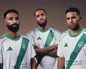 محرز بقميص جديد