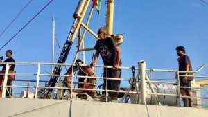 سفينة  حنظلة  على بُعد 100 ميل بحري فقط من شواطئ غزة