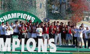 كرة القدم/الرابطة الأولى موبيليس: مولودية الجزائر يتسلم درع بطل الجزائر لموسم 2024-2025