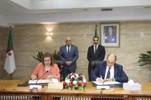 توقيع اتفاقيات بين وزارة الفلاحة وبنوك عمومية لتمويل إنجاز هياكل التبريد