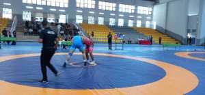 جموعي يتوج بذهبية المصارعة الإغريقية... الجزائر تفتتح رصيدها بفوز مستحق على مصر