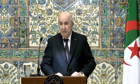 Le président de la République réaffirme l'engagement de l'Algérie à poursuivre son rôle dans le renforcement des efforts de l'UA pour la paix