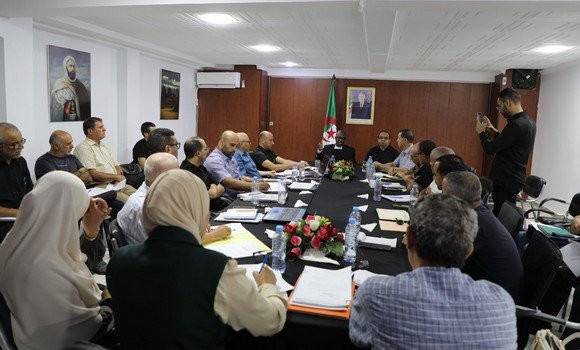 Hidaoui tient une réunion d'évaluation avec les directeurs des camps d'été 