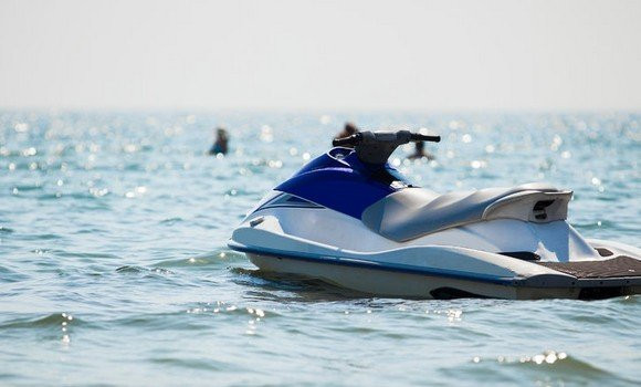 Utilisation des jet-skis : mesures dissuasives contre les contrevenants