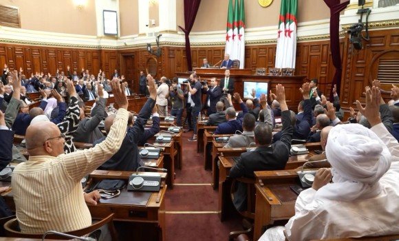 مجلس الأمة: المصادقة على القانون المتعلق بالوقاية من تبييض الأموال وتمويل الإرهاب