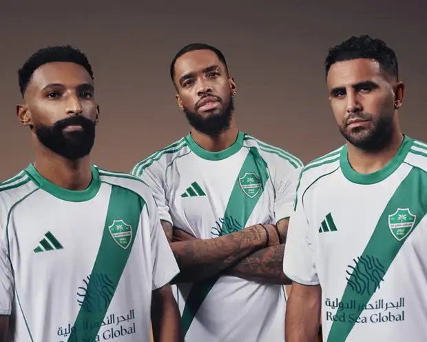 محرز بقميص جديد