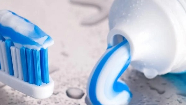 هذه رحلة الإنسان في البحث عن معجون الأسنان