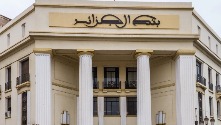 بنك الجزائر: حجز حق الصرف للسفر إلى الخارج سيتم عن بعد قريبا