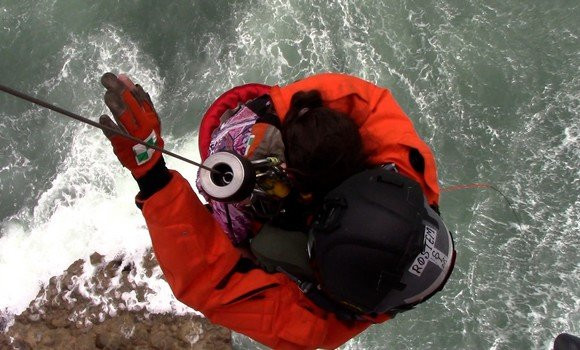 Sauvetage d'un père et ses deux filles bloqués sur un rocher au large de Tipaza