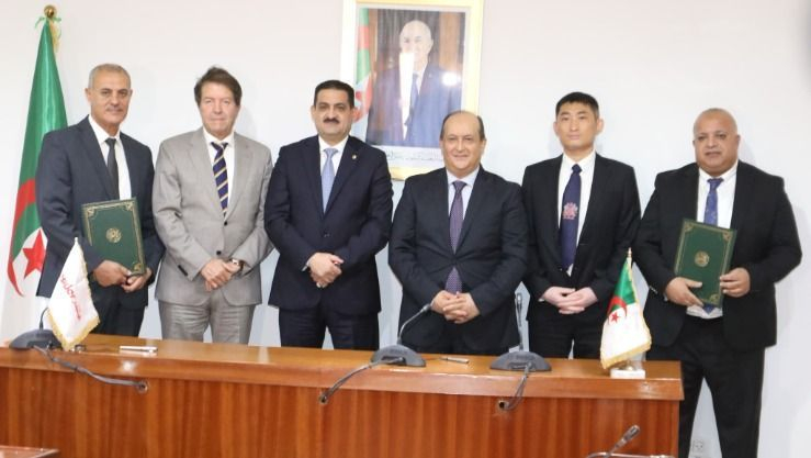 توقيع بروتوكول اتفاق بين SPA ALGERIA FAW TRUCKS INDUSTRIES و COSIDER ALREM