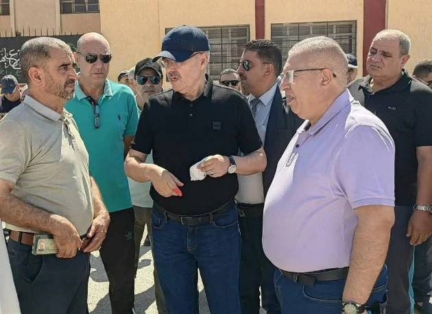 تحضيرا لتحويله إلى حي نموذجي .. الوالي كمال حاجي يقف على حملة النظافة بحي بومليك