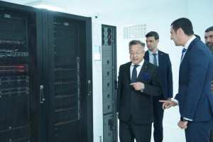 بداري يزور مركز بيانات متخصص في تطبيقات الذكاء الاصطناعي