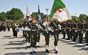 الدرك يفتح الباب للشباب