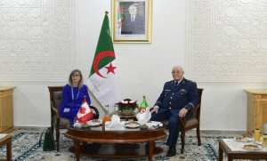 Le Secrétaire général du ministère de la Défense nationale reçoit  l'ambassadrice du Canada