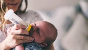 عطلة الأمومة.. بيان هام من وزارة العمل