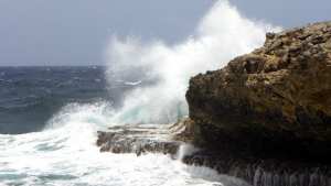 رياح قوية وأمواج عالية في هذه السواحل