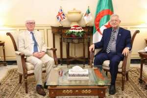 Le président du Conseil de la nation reçoit l'ambassadeur du Royaume-Uni en  Algérie