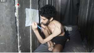 القسام تنشر فيديو لأحد الأسرى لديها تحت عنوان  هذا هو القبر الذي ربما سأوارى فيه