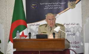 Le Général d'Armée Saïd Chanegriha honore les Cadets de la nation lauréats du Baccalauréat et du BEM